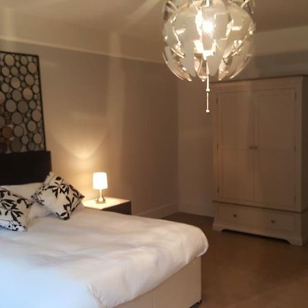 Grigshot Apartment Страуд Екстериор снимка